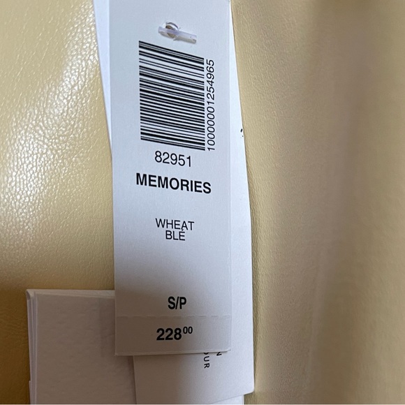 Aritzia Wilfred Blazer - Picture 3 of 3